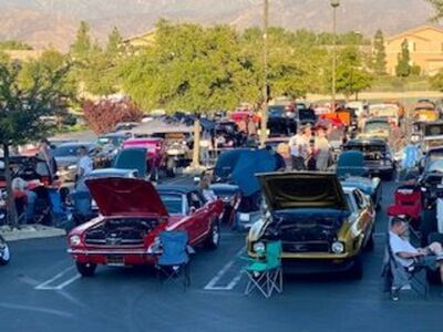 Past Pleasures Car Show Ends The Year With A Holiday Toy Drive