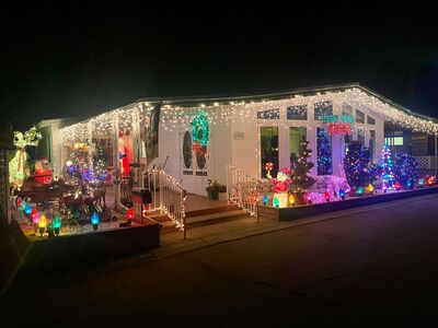 Mobile Christmas Lights Dazzle The Eyes